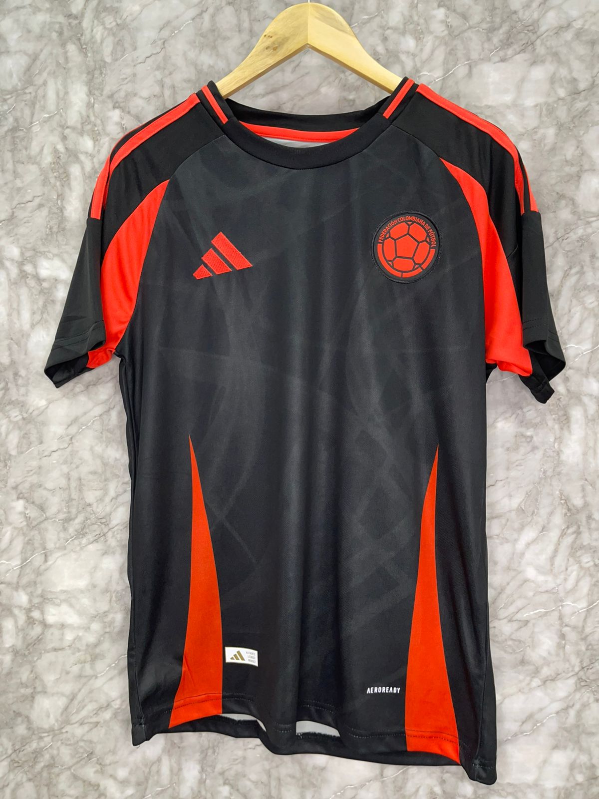 Camiseta Selección Colombia Negra con Naranja – Edición Alternativa 🔥⚽
