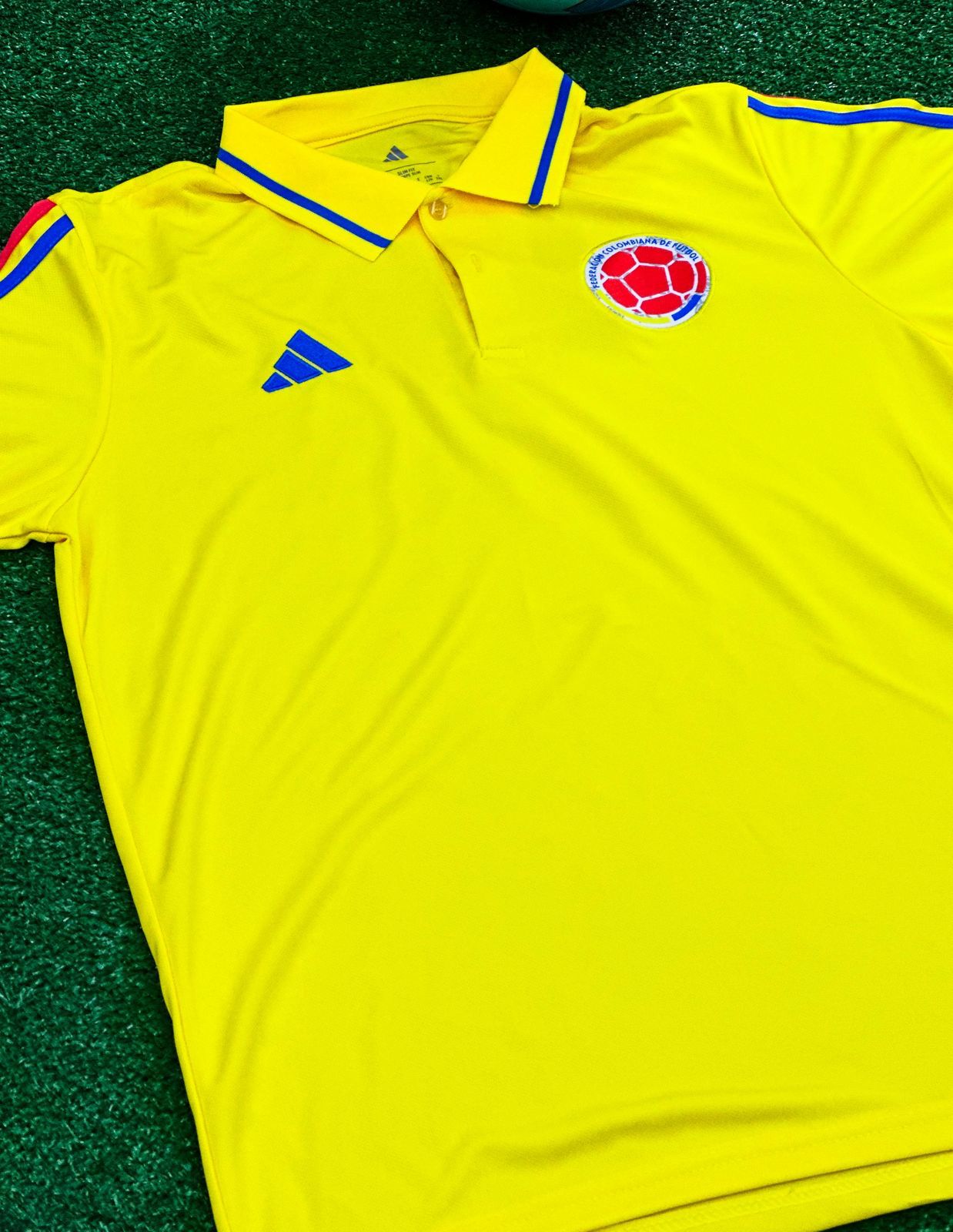 Camiseta Selección Colombia Presentación ⚽ | Estilo Deportivo y Elegante