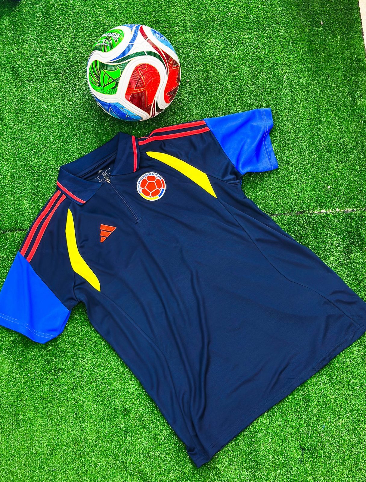 Camiseta Selección Colombia Presentación ⚽ | Estilo Deportivo y Elegante