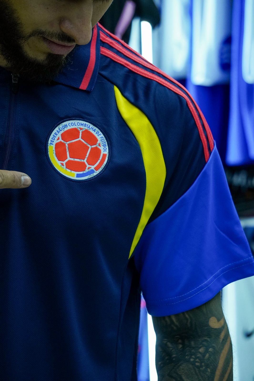 Camiseta Selección Colombia Presentación ⚽ | Estilo Deportivo y Elegante