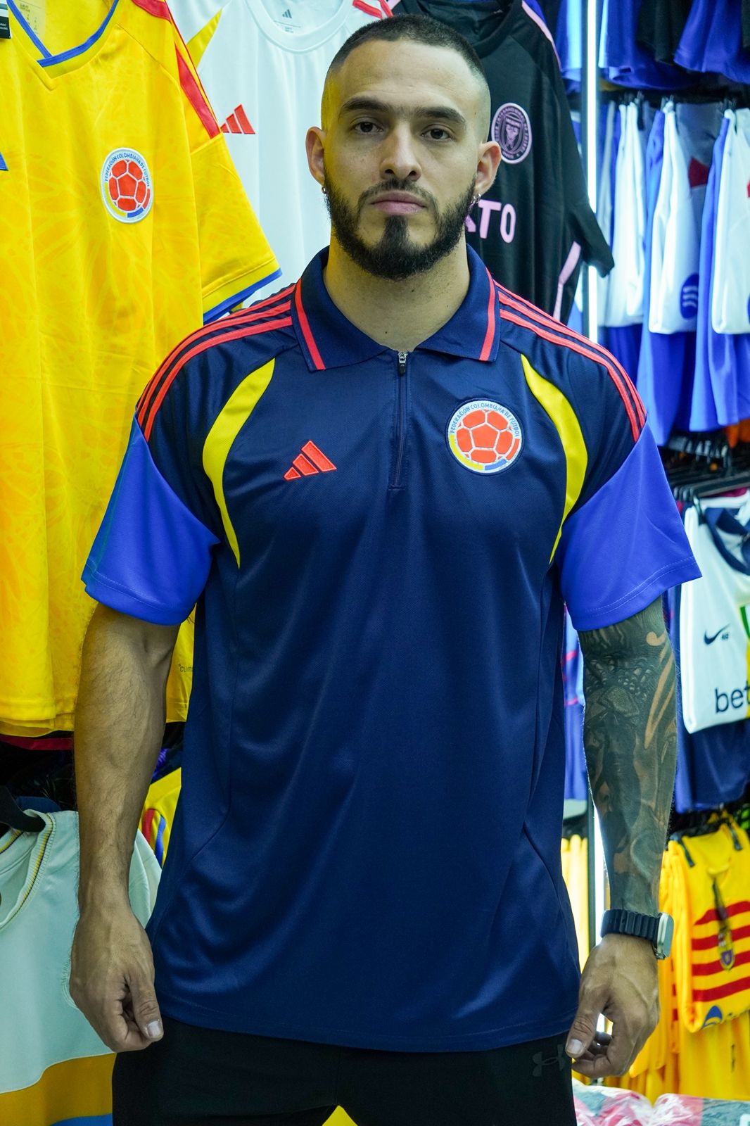 Camiseta Selección Colombia Presentación ⚽ | Estilo Deportivo y Elegante