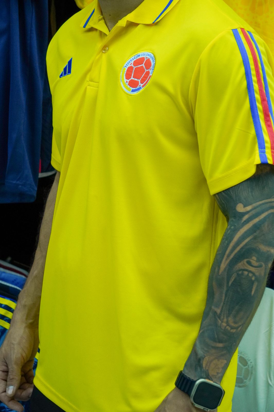 Camiseta Selección Colombia Presentación ⚽ | Estilo Deportivo y Elegante